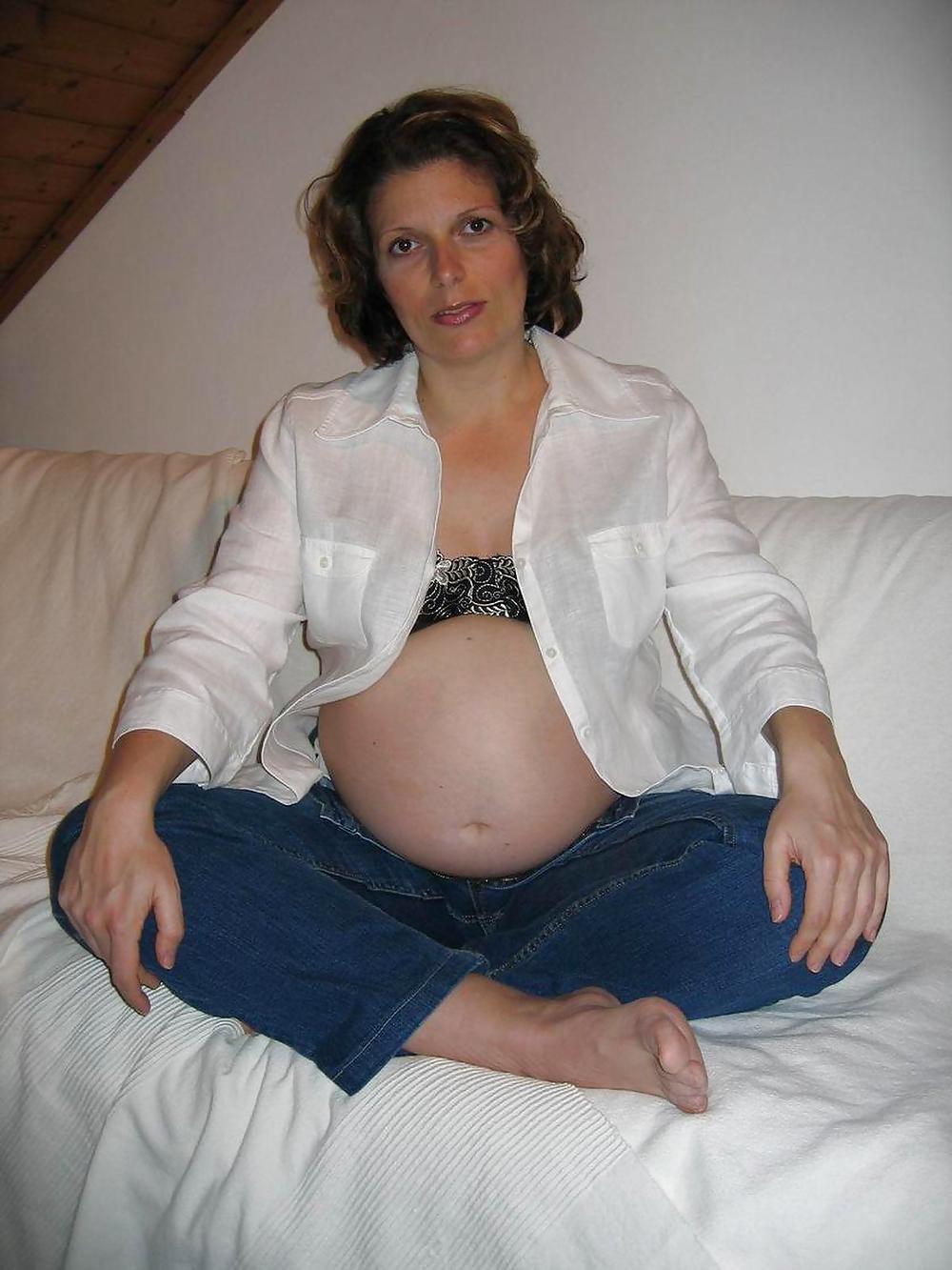 HORNY PREGNANT MOM #9649082