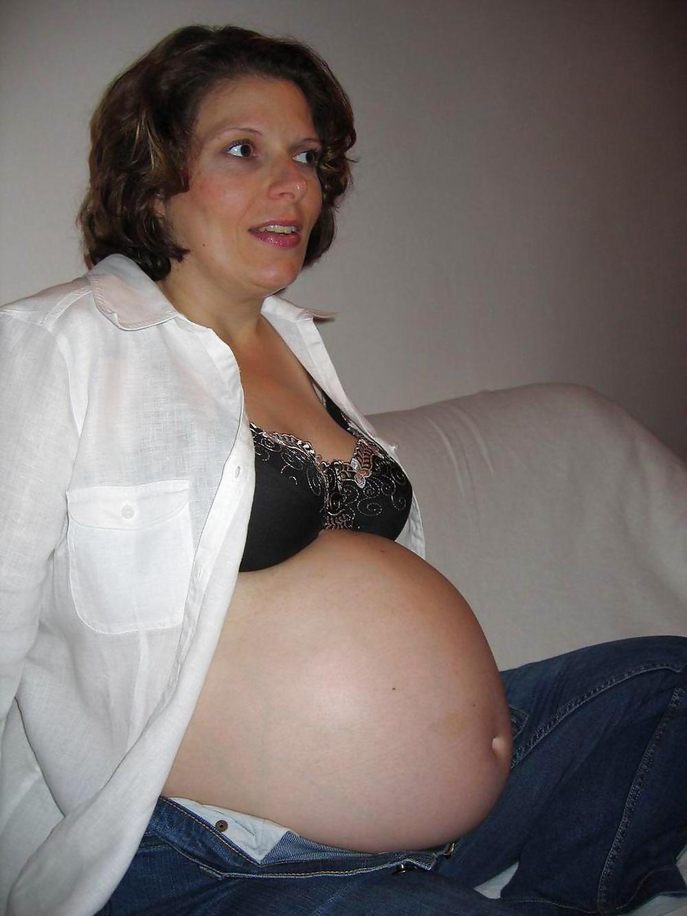 HORNY PREGNANT MOM #9649128