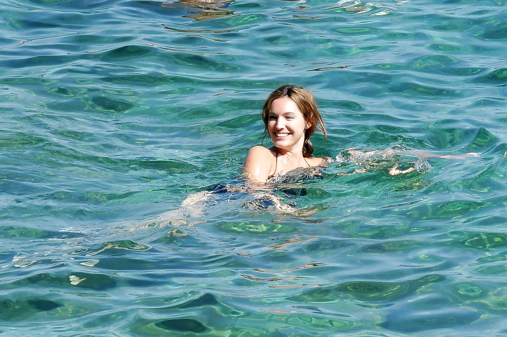 Kelly Brook in swimsuit on the Italian island of Ischia #4756687