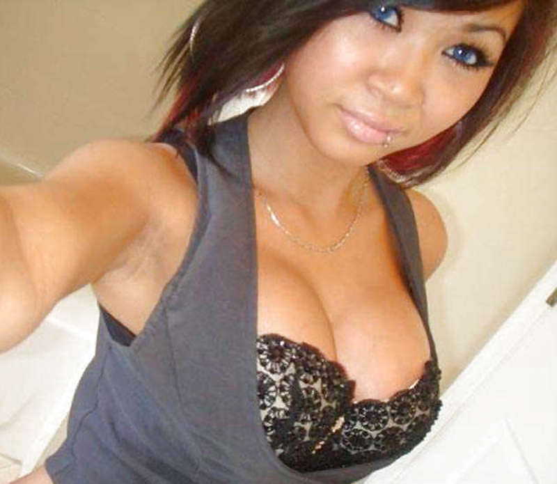 Bigtittied Filipina cleavage camwhoring #7334354