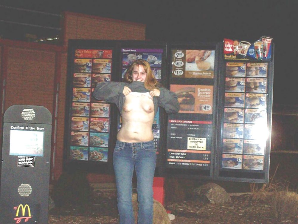 Desnudos en mc donalds walmart y muchos otros lugares también 
 #12429255