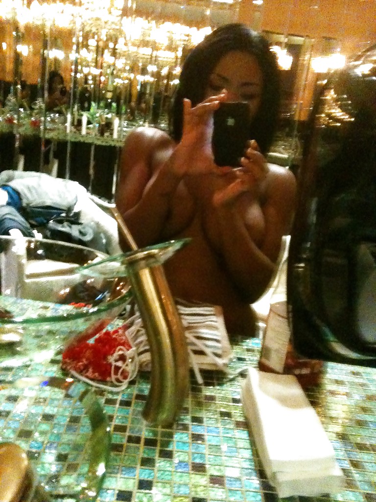 Persia Black Twitter Photo's