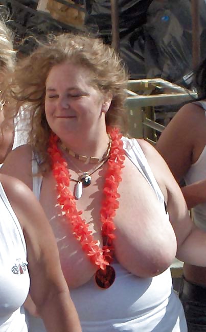 SHOWING OFF THOSE JUGGS #7531177