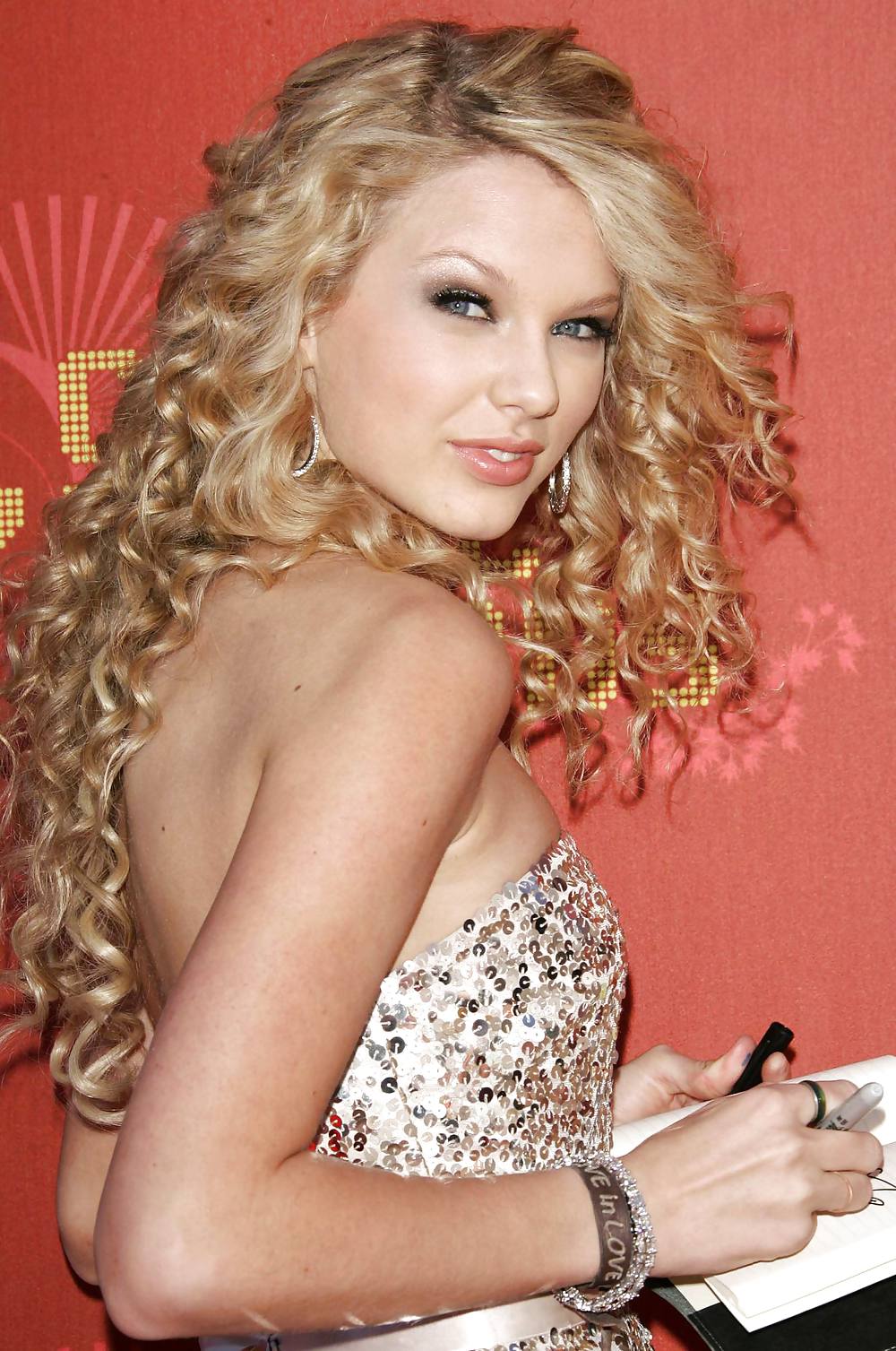 Taylor swift
 #8536233