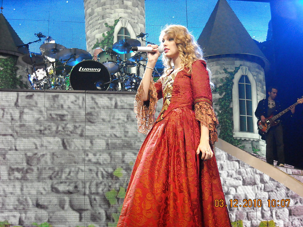 Taylor swift
 #8537025