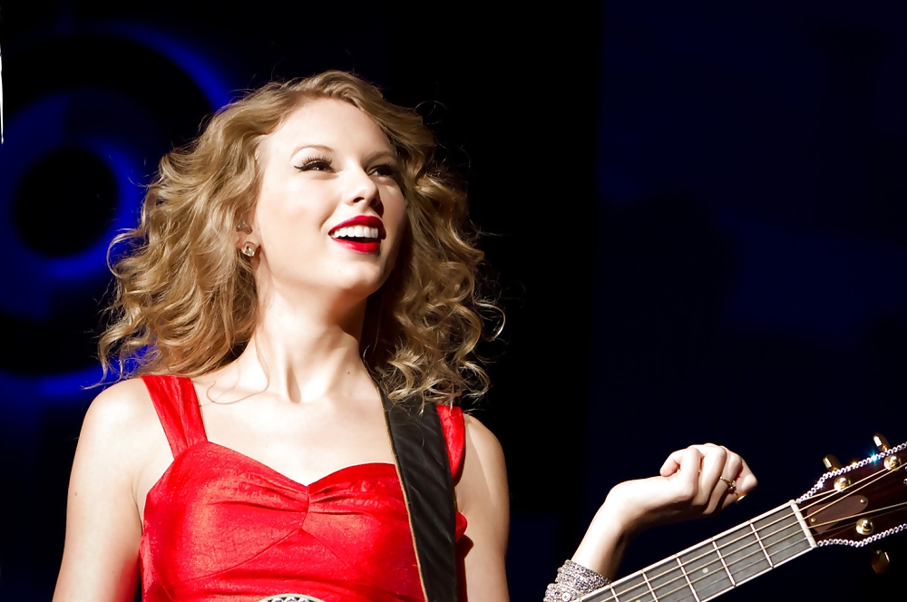 Taylor swift
 #8537106