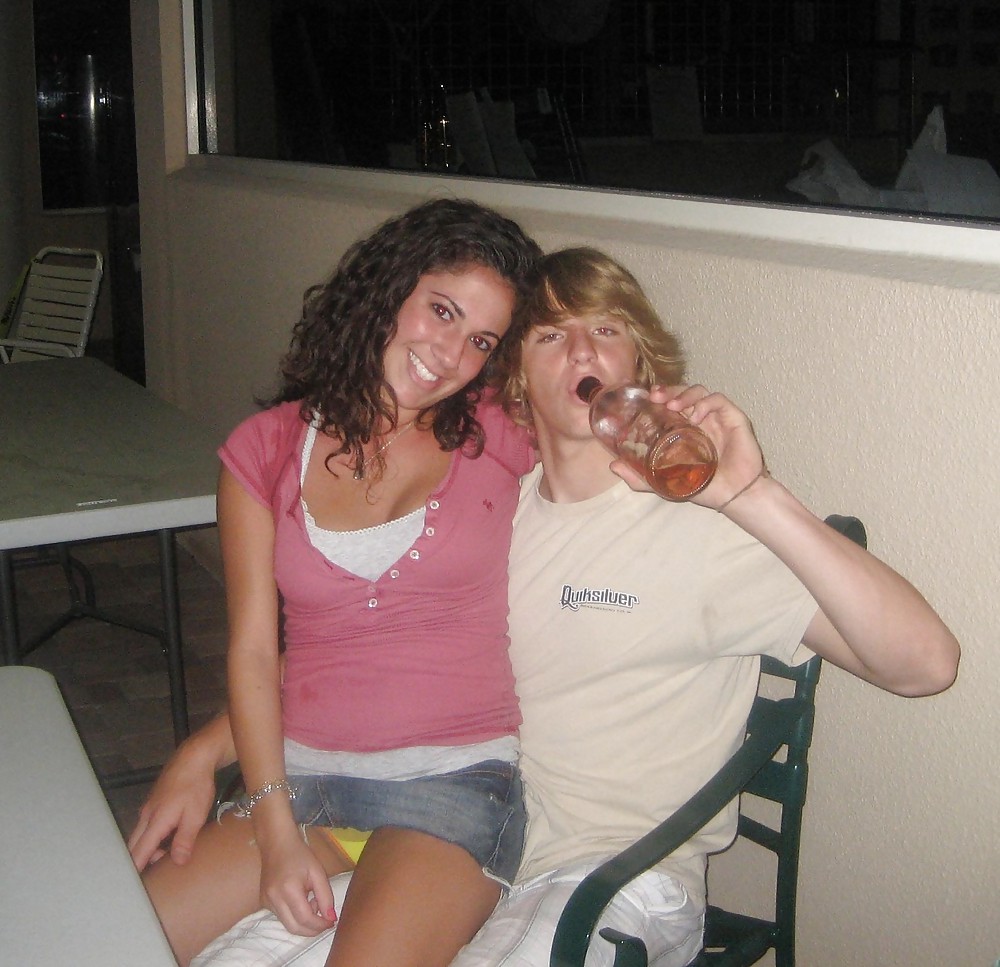 Falda arriba
 #18326457