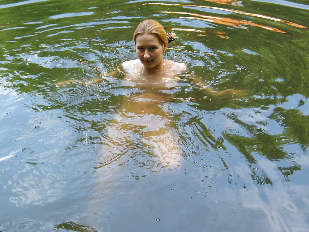 Julia bionde amatoriale nuoto nudo tette culo figa sexy
 #5057242