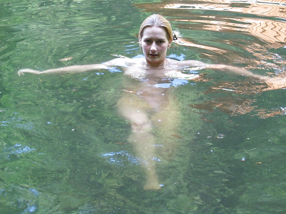 Julia bionde amatoriale nuoto nudo tette culo figa sexy
 #5057435
