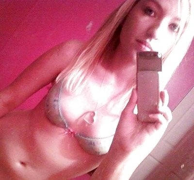 Saucy Teeny Schlampen 2, bitte kommentieren