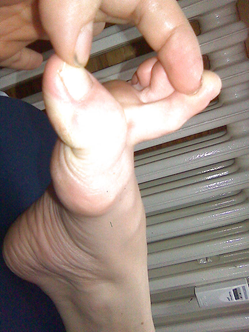 BB 's Feet 2009 - Foot Model with long toes, slender feet #17360512