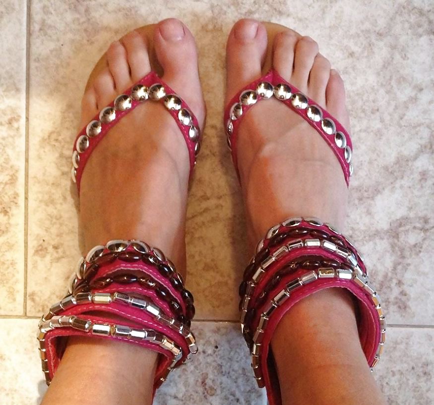 Piedi di amiche e parenti 3 #14908583