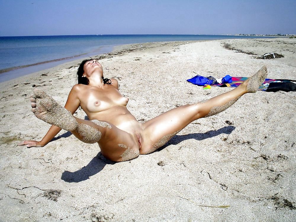 NUDE AT THE BEACH #18593130
