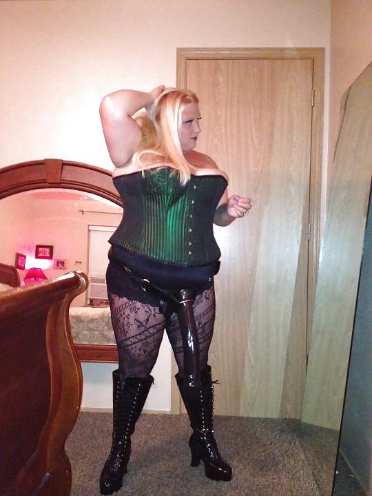 Blondequeen's
 #16944463