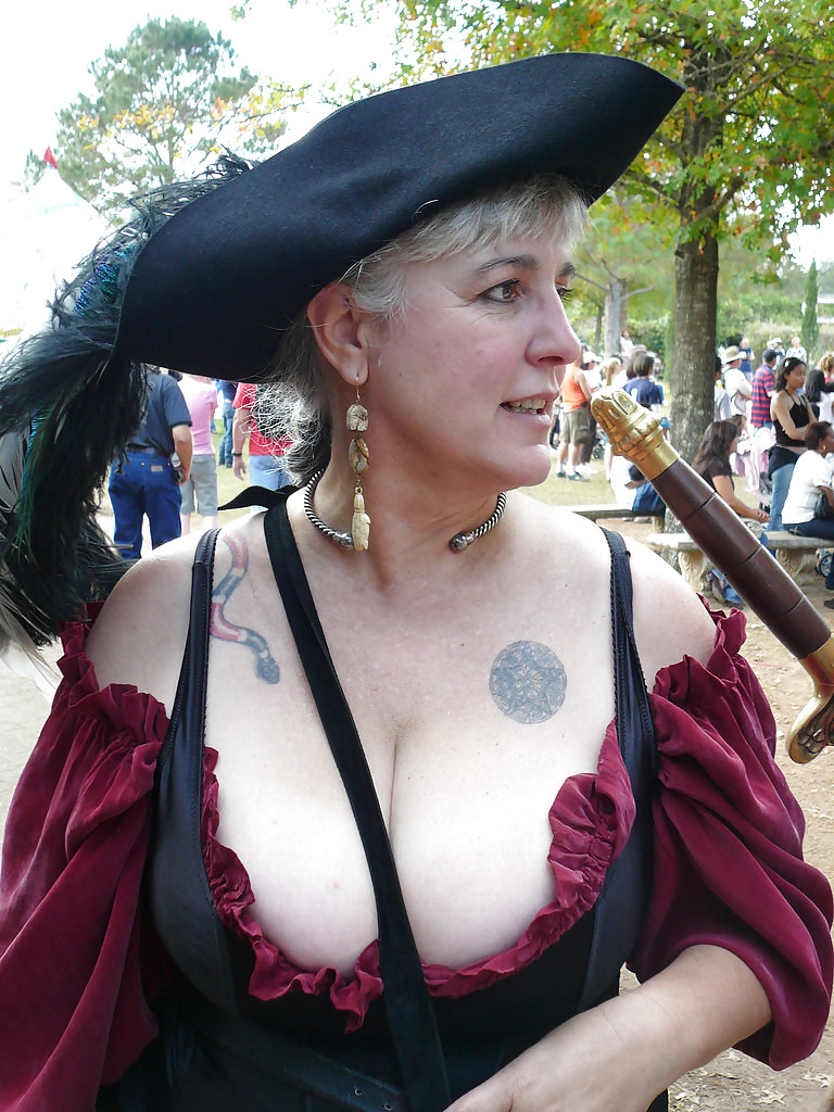 Random Tits 32 #4916046