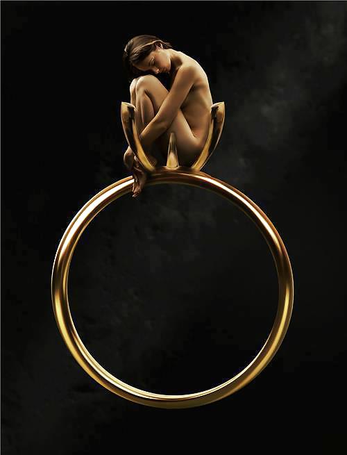 La dama del anillo ....
 #20533347