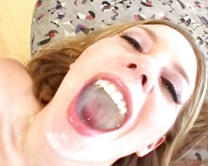 口いっぱいのザーメン写真
 #15726297