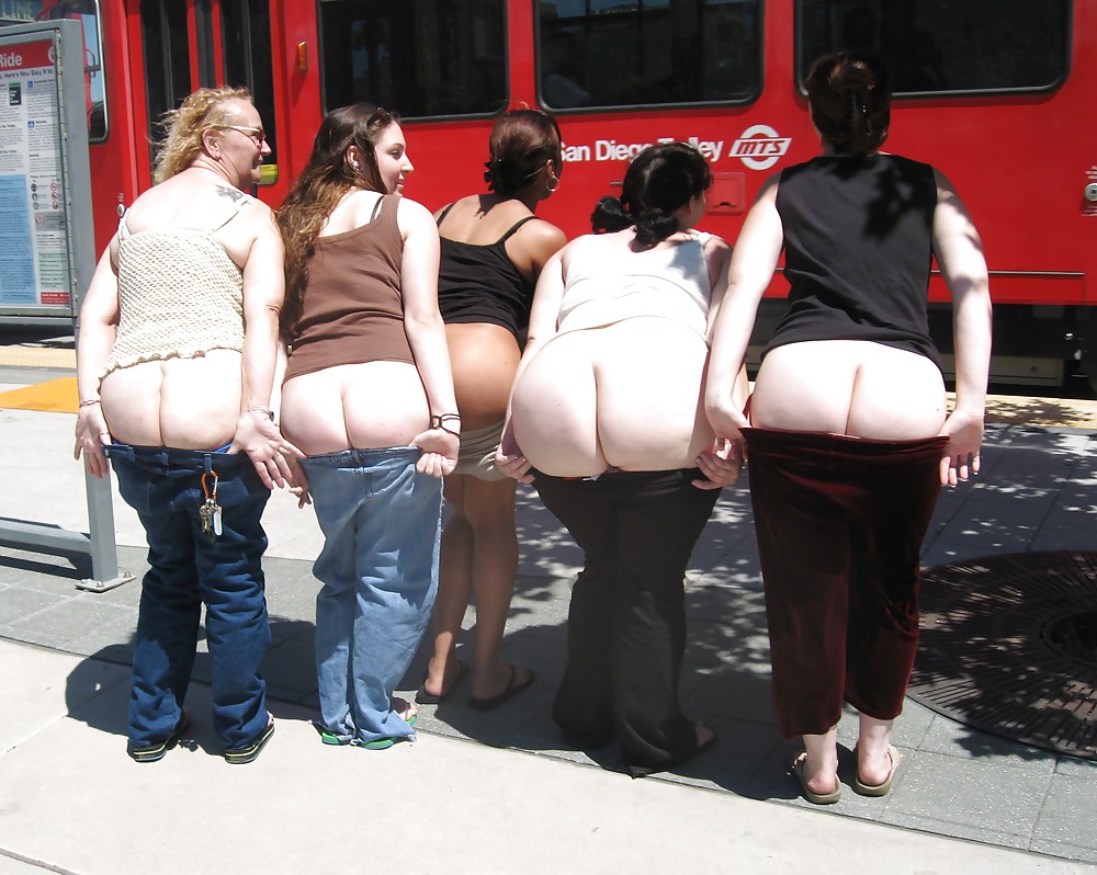 Street  Mooning  Girls  Pictures! #8125314