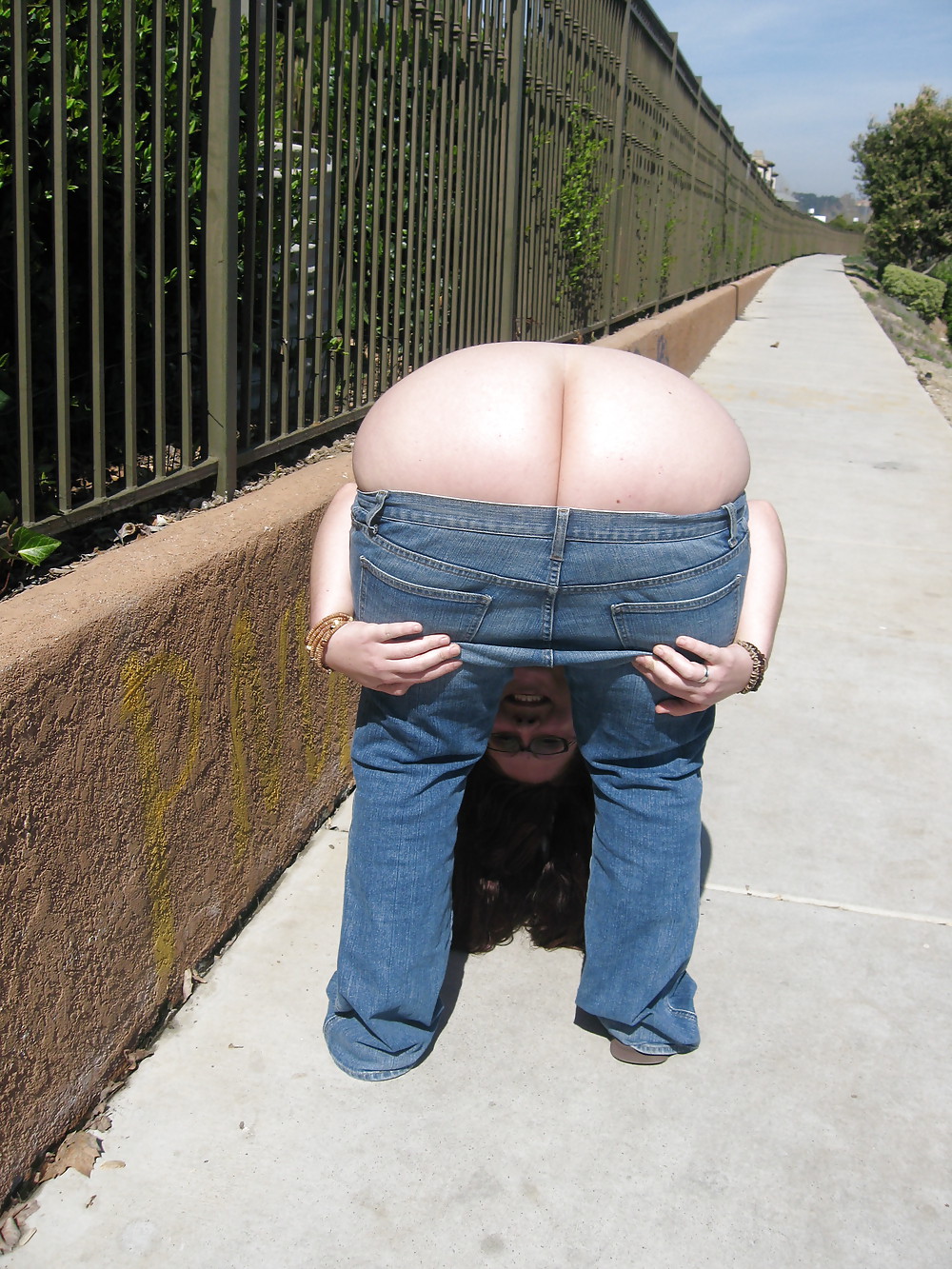 Street  Mooning  Girls  Pictures! #8125558