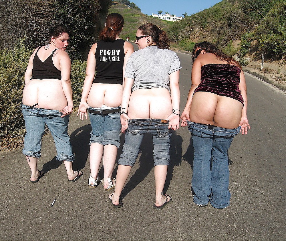 Street  Mooning  Girls  Pictures! #8125565