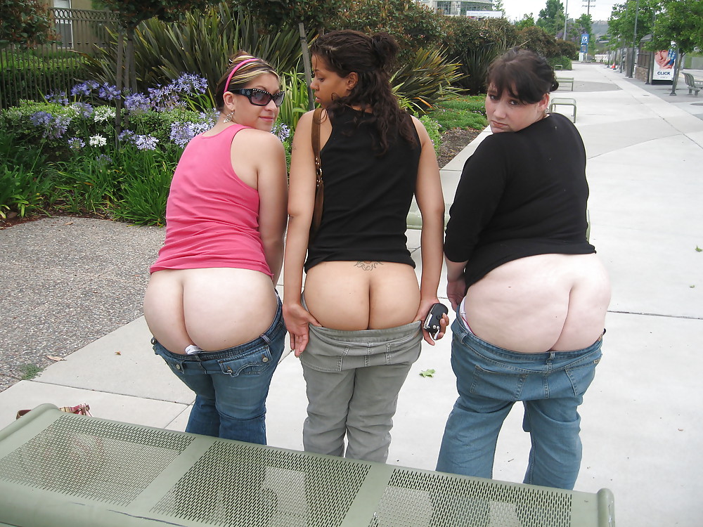 Street  Mooning  Girls  Pictures! #8125604