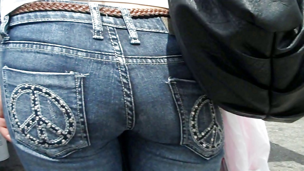 Give me a peace of that butt ass in jeans  #4639607
