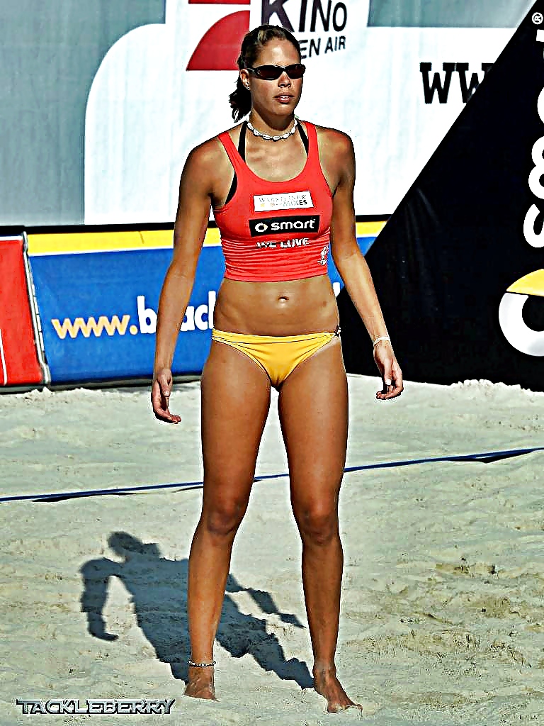 Athletic And Camel Toe Erotica 9 By twistedworlds #9684768