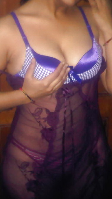 India esposa madura mostrando tetas 2
 #12147005