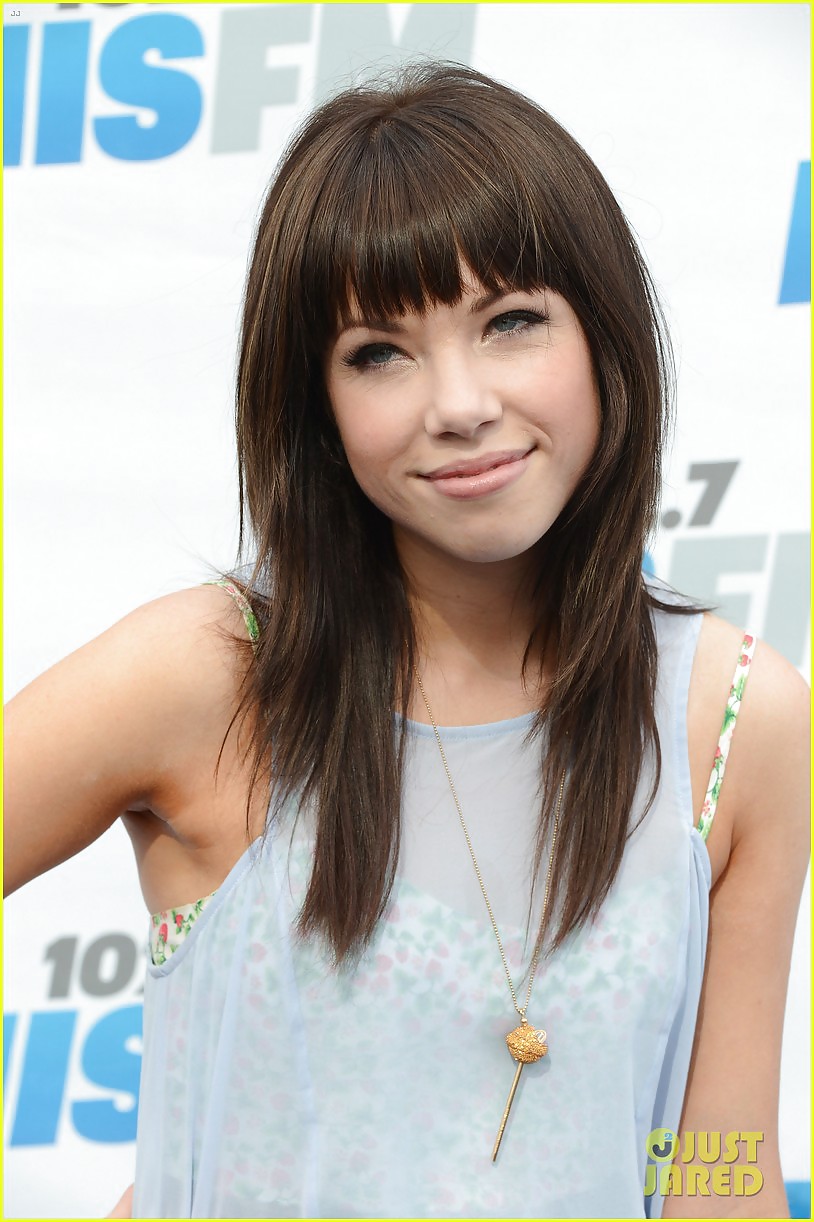 Carly Rae Jepsen Topless Cellphone Pic #12331258