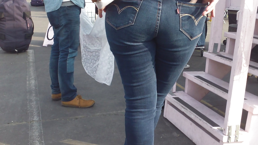 Following teen butts & ass in tight jeans  #6474101