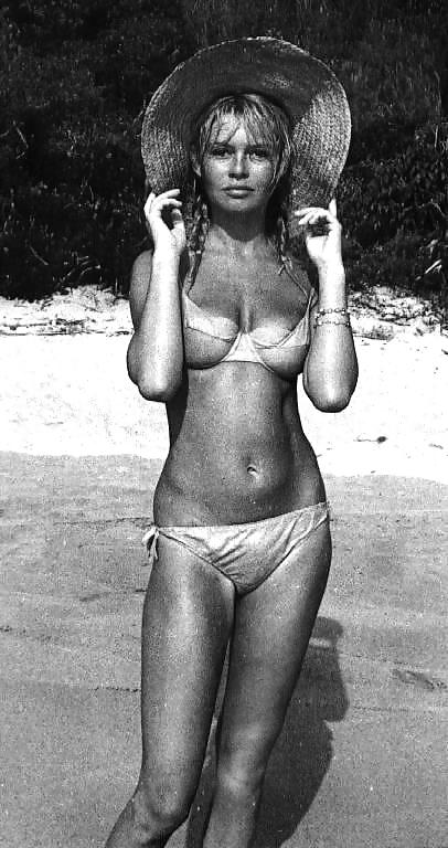 Brigitte Bardot  N15 #187912