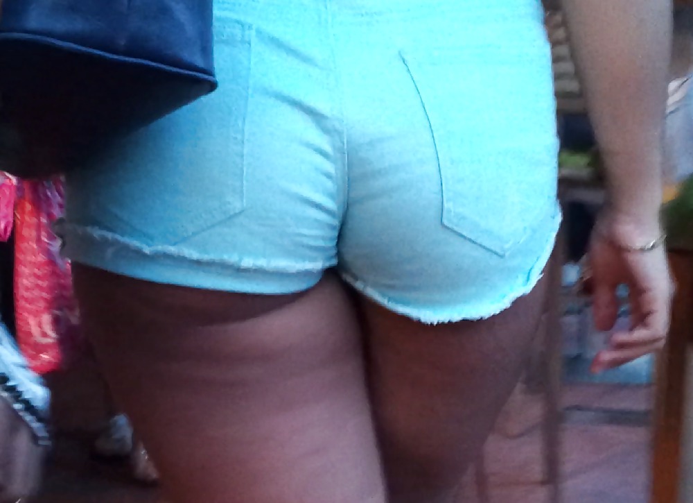 Thick BOOTY LATINA in shorts VOYEUR CANDID #20407321