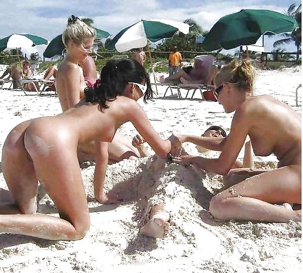 Spiaggia nudista scambisti 
 #21669084