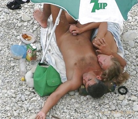 Spiaggia nudista scambisti 
 #21669196