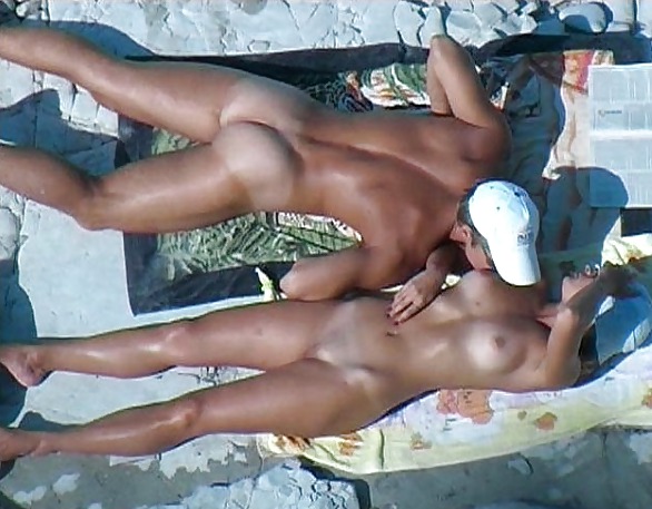 Spiaggia nudista scambisti 
 #21669199
