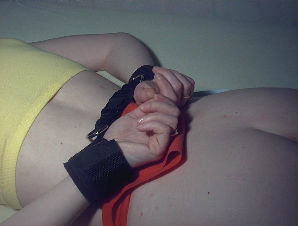 Mujer rubia: bondage con pañales
 #3950323