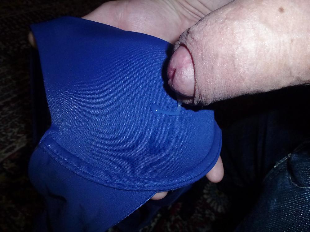 Sborrare sui reggiseni e sullo spazzolino di mia moglie
 #18269636