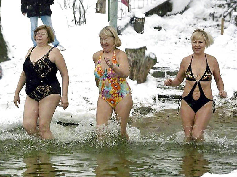 冬に泳ぐロシア人女性
 #20443306