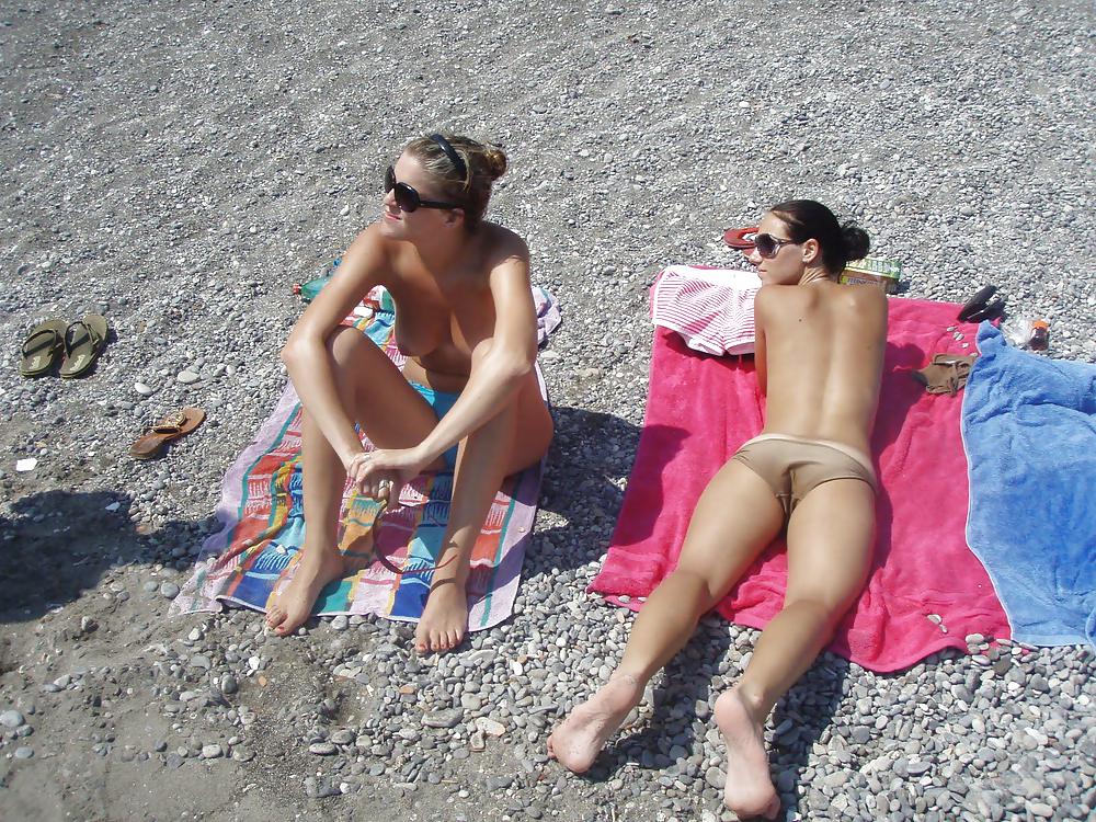 Spiaggia nuda topless 9
 #6758307