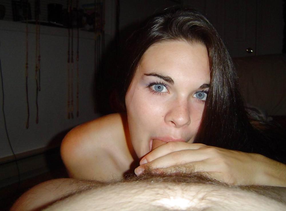 Amateur ojos azules
 #16573802