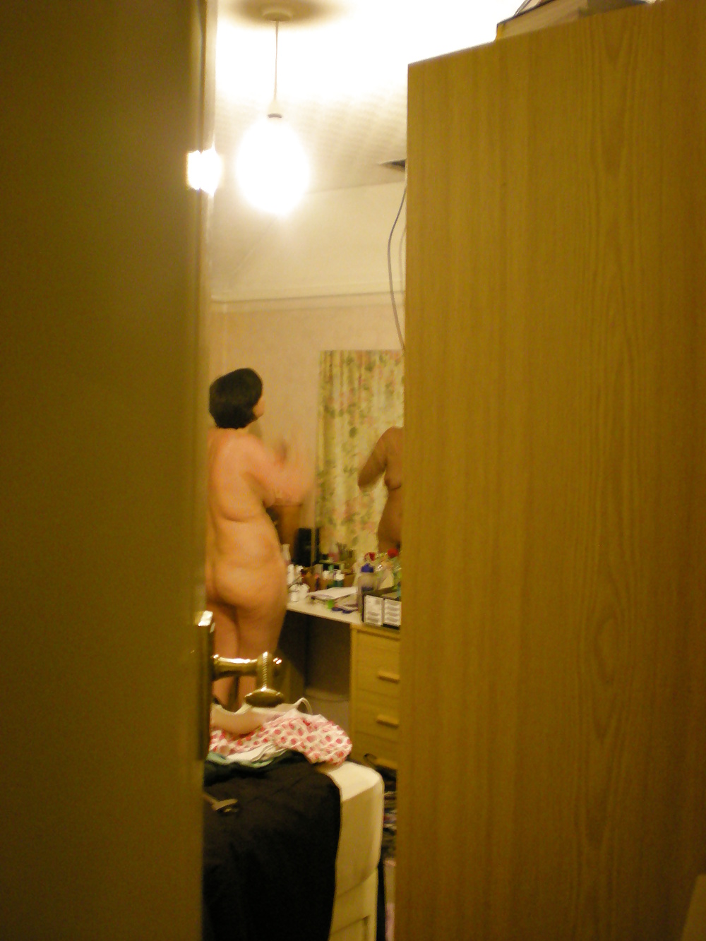 Il mio holly indossava nudo nello specchio
 #17075654