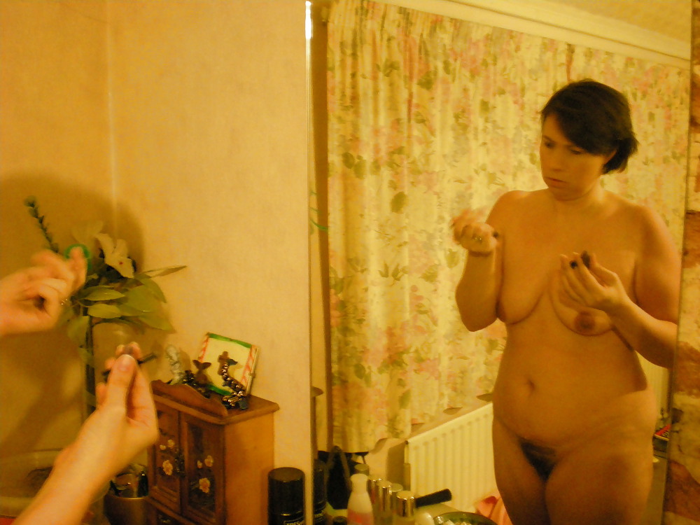 Il mio holly indossava nudo nello specchio
 #17075694