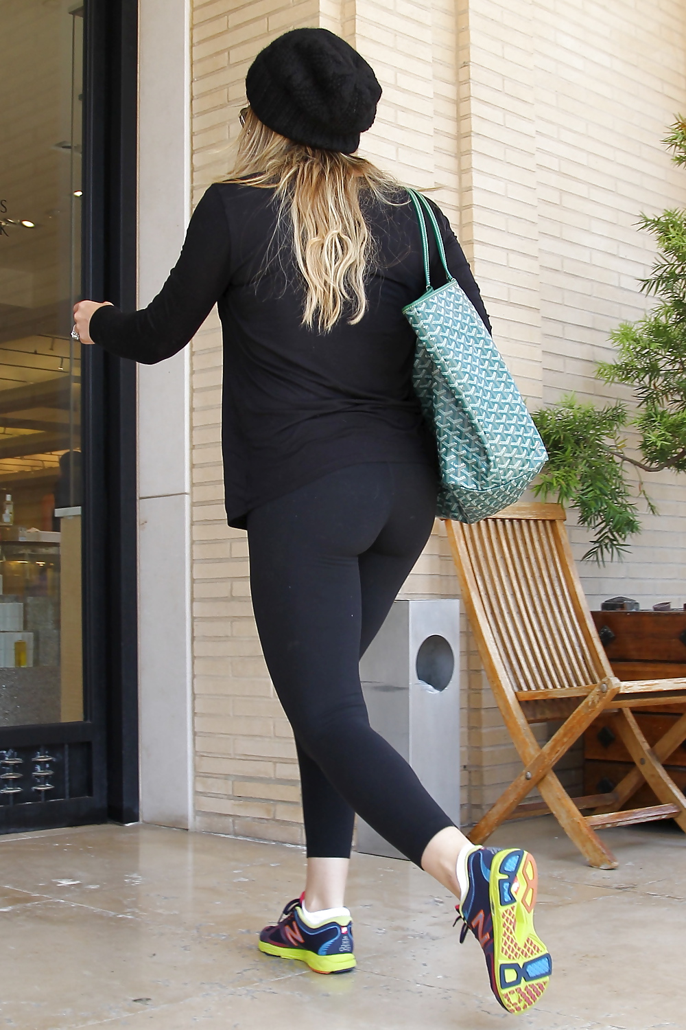 Hilary Duff booty in tight pants at Barneys in Beverly Hills #5157247