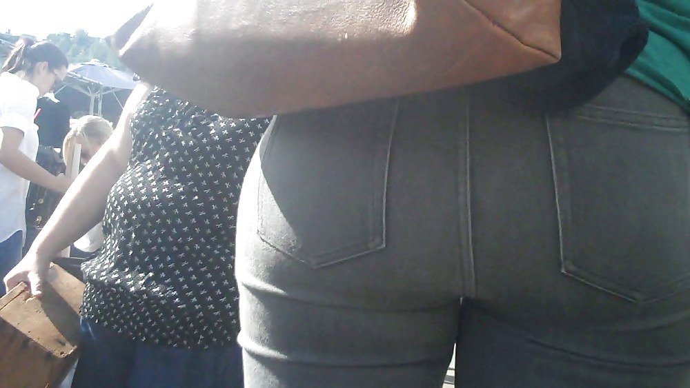 Nice tall teen ass & butt in tight pants