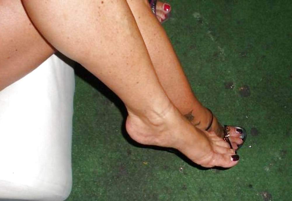 Piedi di amiche e parenti 2
 #16488906