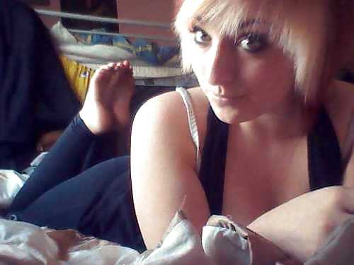 ニコルとその足
 #22666940