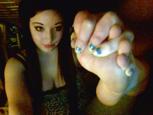 ニコルとその足
 #22666953