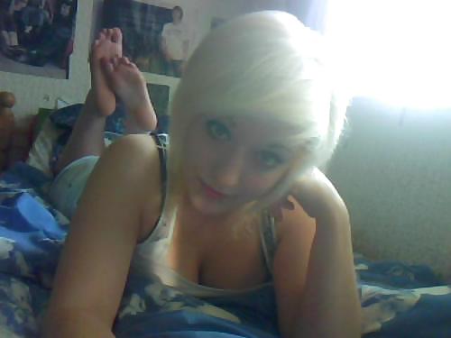 ニコルとその足
 #22666993