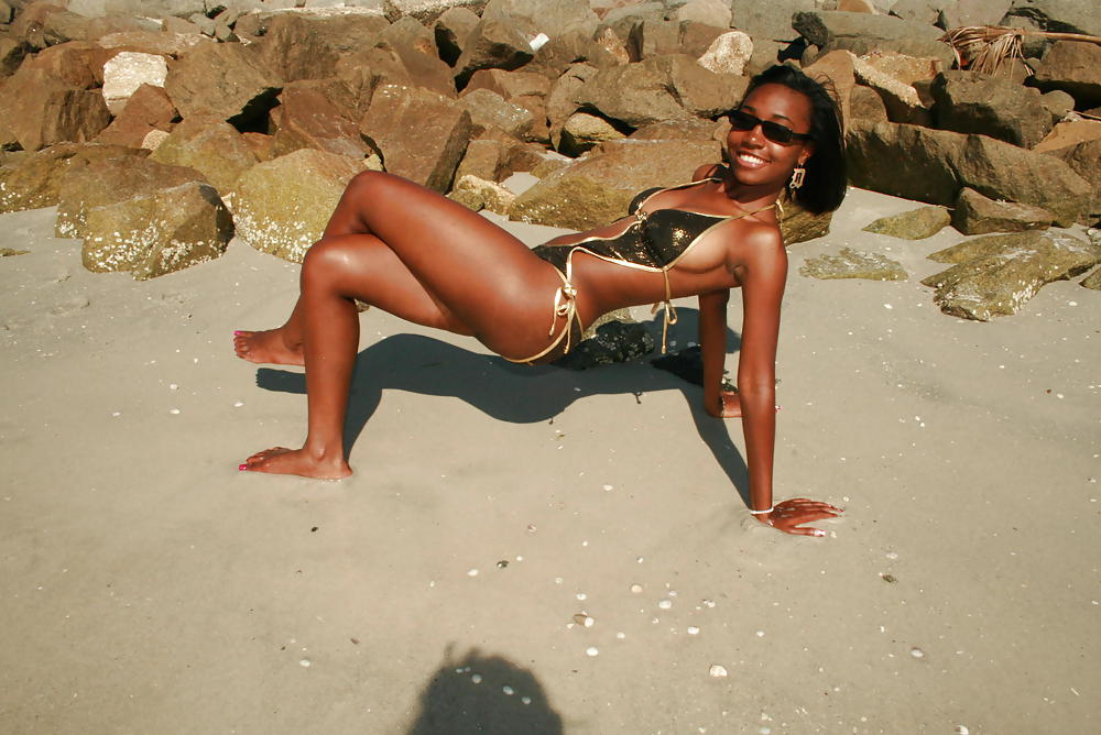 CUTE BLACK TEENS ON THE BEACH II #8003233