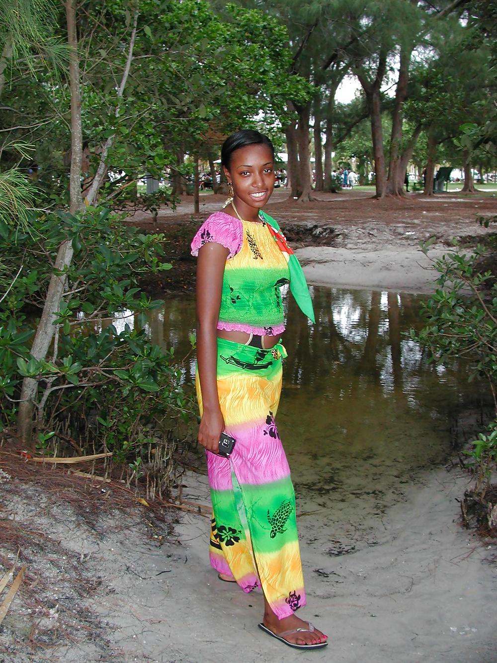 CUTE BLACK TEENS ON THE BEACH II #8003292